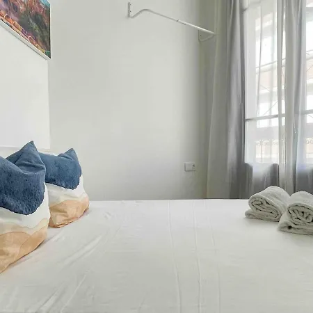 Apartment Hostourist Fira Plaza Espana 3 *