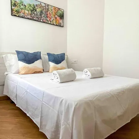 Hostourist Fira Plaza Espana 3 Appartement *